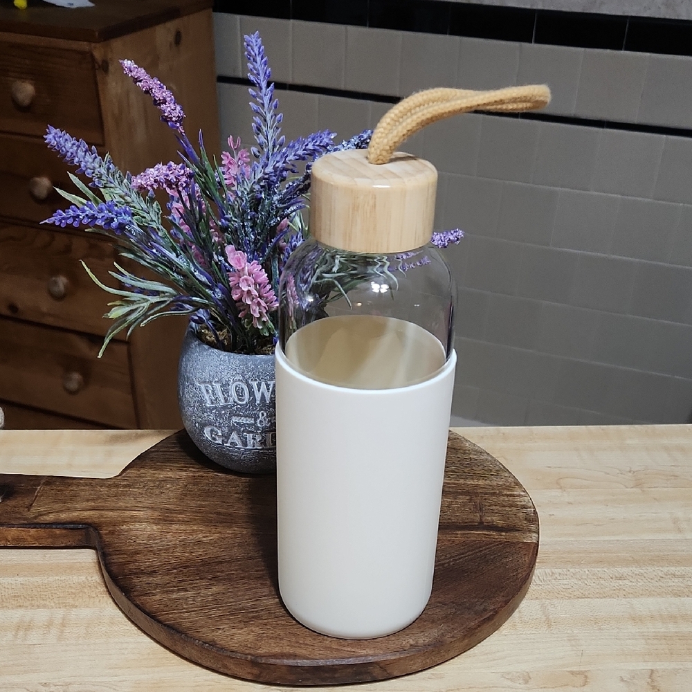 Beautiful THRESHOLD WATERBOTTLE.